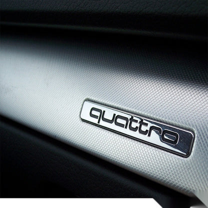 Надпис QUATTRO - сив