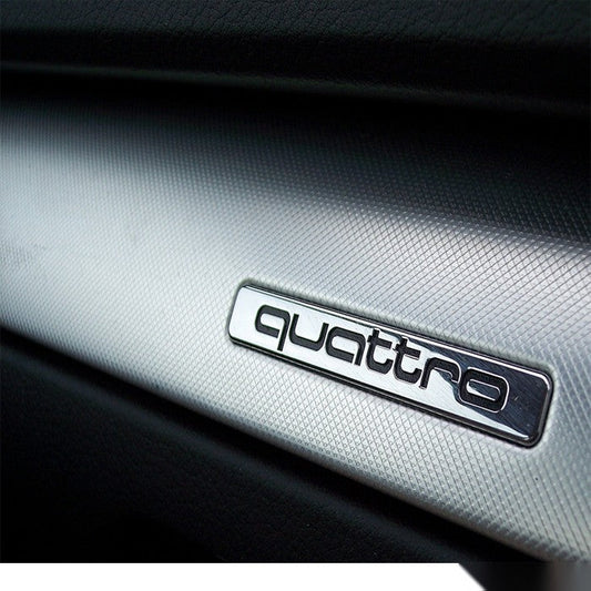 Надпис QUATTRO - сив